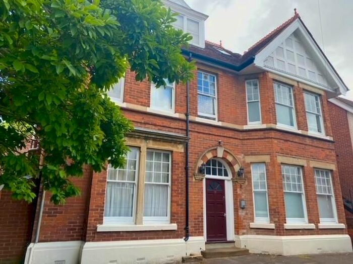 1 Bedroom Studio To Rent In New Dover Road, Canterbury, CT1