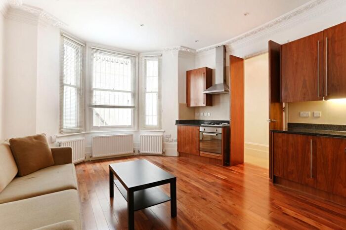 2 Bedroom Flat To Rent In Castletown Road, West Kensington, London, W14