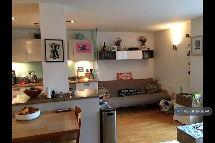 2 Bedroom Flat To Rent In Enfield Road, London, N1