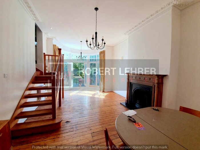 3 Bedroom Flat To Rent In Queens Avenue, Muswell Hill N10