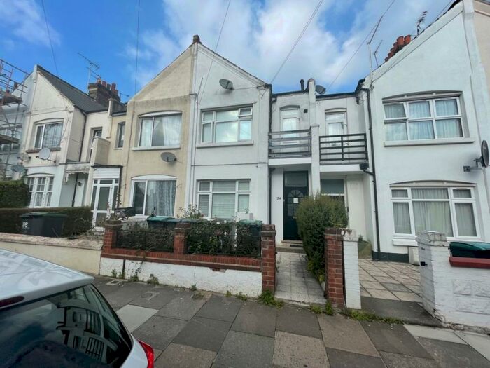 1 Bedroom Flat To Rent In Lascotts Road, Wood Green, N22