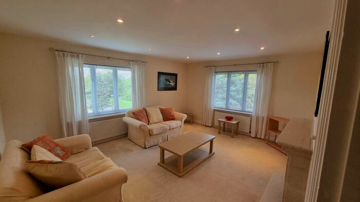 2 Bedroom Flat To Rent In Eton Drive, Cheadle, SK8