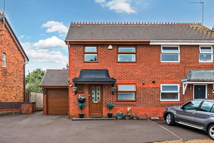 3 Bedroom Semi-Detached House For Sale In Banbury, Oxfordshire, OX16