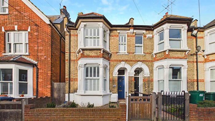 3 Bedroom End Terrace House For Sale In Salisbury Road, Barnet, EN5