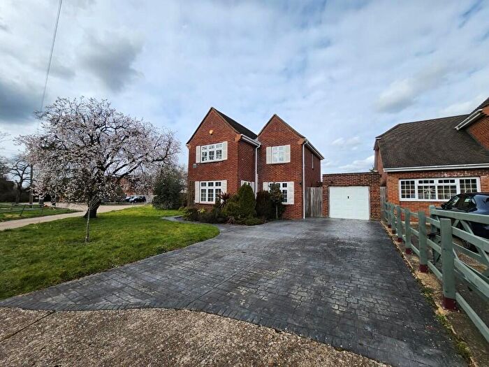 3 Bedroom Detached House To Rent In Pattinson Road, Reading, RG2
