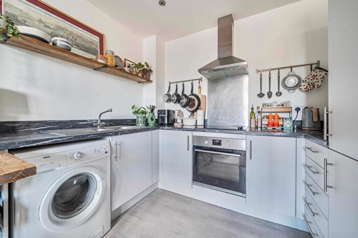 1 Bedroom Flat For Sale In Fellowes Rise, Winchester, SO22