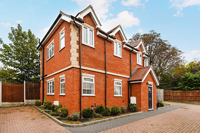 3 Bedroom Detached House For Sale In Maxwelton Close (D), London, NW7