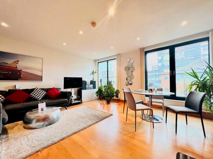 2 Bedroom Apartment To Rent In The Exchange, CR0