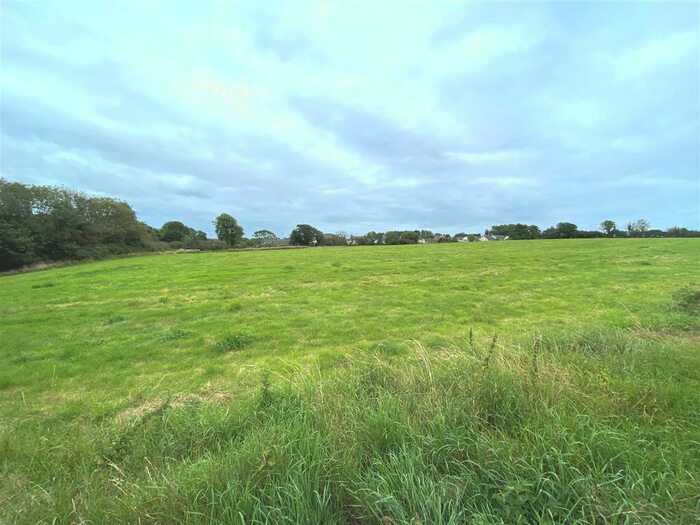 2 Bedroom Bungalow To Rent In Kesteven Court, Carew, Tenby, SA70
