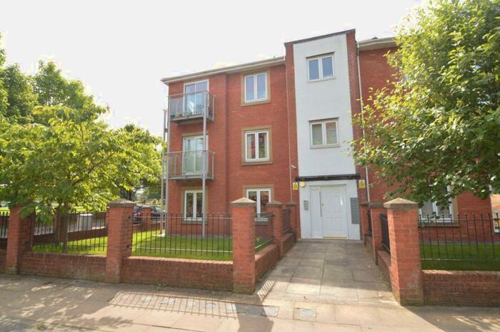 2 Bedroom Flat To Rent In Jacksons Crescent, Manchester, M15