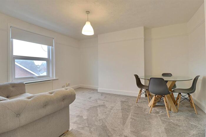 2 Bedroom Flat To Rent In Elphinstone Road, Southsea, PO5