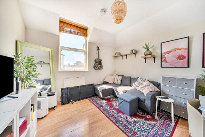 2 Bedroom Flat To Rent In Lanier Road, Hither Green, London, SE13
