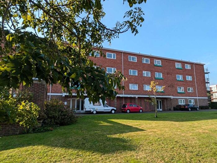 2 Bedroom Flat For Sale In Dixwell Road, Folkestone, Kent, CT20