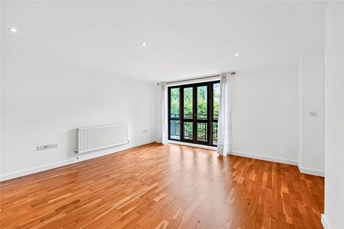 3 Bedroom Flat To Rent In St. Helens Gardens, London, W10