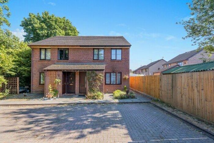 1 Bedroom Maisonette To Rent In Dickens Dell, Southampton, SO40