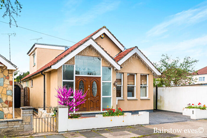 4 Bedroom Bungalow To Rent In Hornchurch, RM11