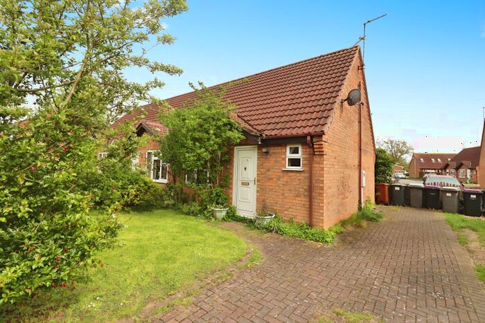 2 Bedroom Bungalow For Sale In Holmes Field, Bassingham, LN5