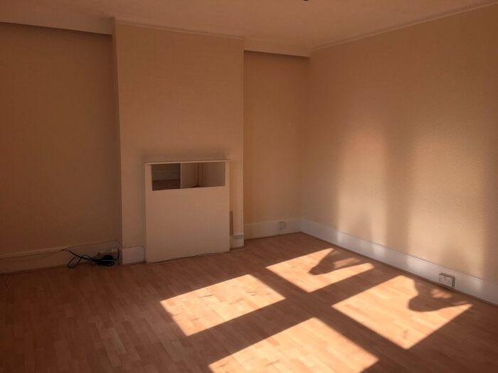 2 Bedroom Flat To Rent In High Road, Ilford, IG1
