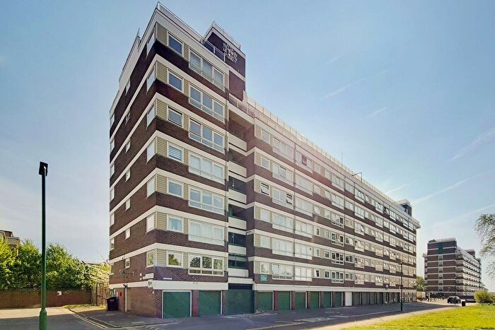 3 Bedroom Flat To Rent In North Road, Islington, London, N7