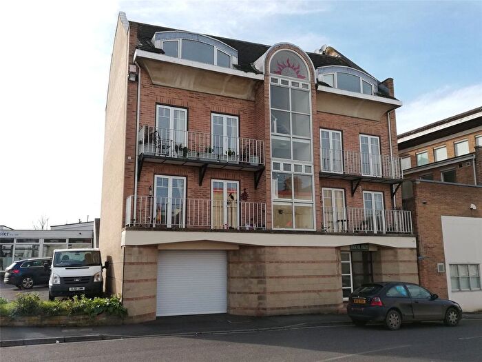 2 Bedroom Flat To Rent In Phoenix Court, The Mount, Taunton, Somerset, TA1