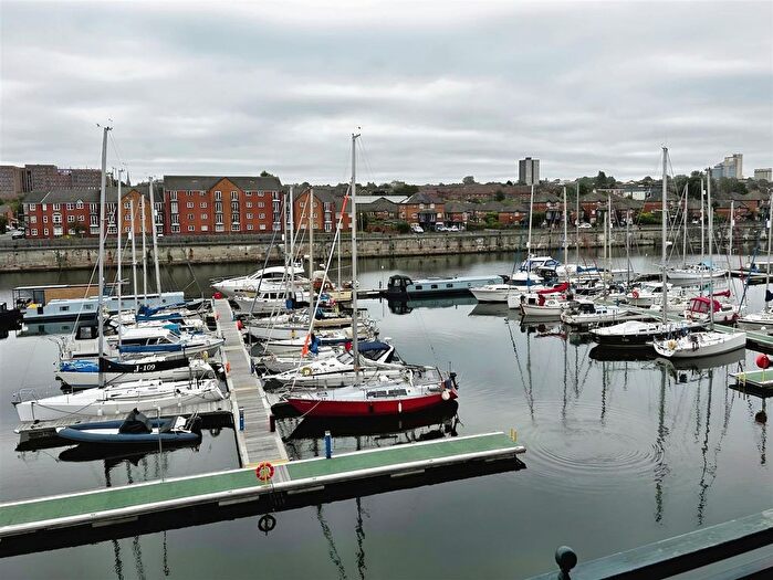 3 Bedroom Flat To Rent In South Ferry Quay, Liverpool, L3