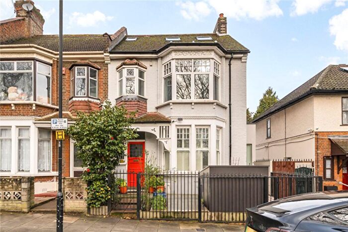 2 Bedroom Flat For Sale In Casimir Road, Clapton, London, E5