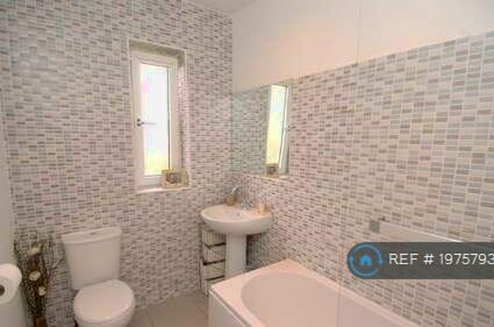 3 Bedroom Flat To Rent In Craigdhu Road, Milngavie, Glasgow, G62