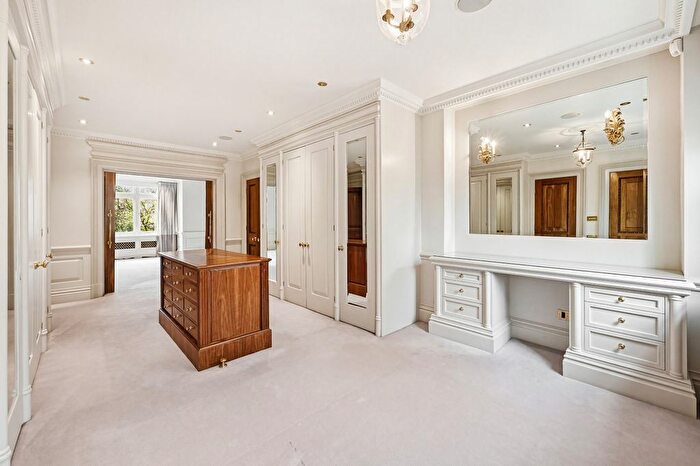 4 Bedroom Property To Rent In Victoria Road, South Kensington, W8