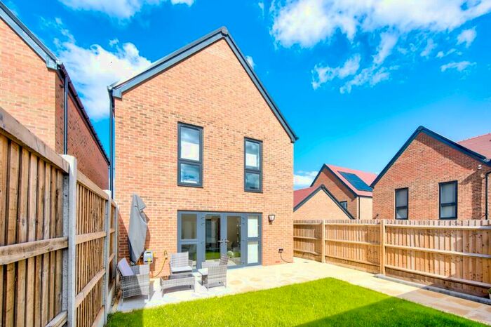 3 Bedroom Detached House To Rent In Gauntlet Drive, Hornchurch, RM12