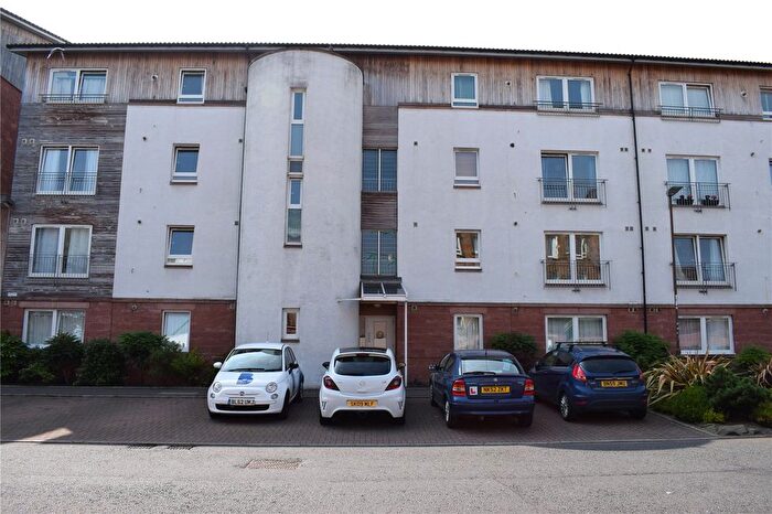 2 Bedroom Flat To Rent In Albion Gardens, Edinburgh, EH7