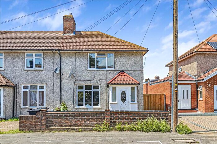 3 Bedroom End Of Terrace House For Sale In Monmouth Road, Dagenham, RM9