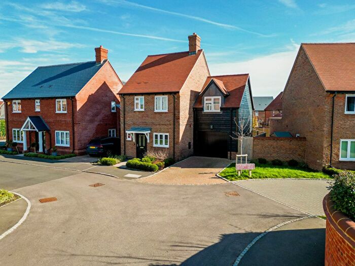 3 Bedroom Detached House For Sale In Nursery Field, Haddenham, HP17