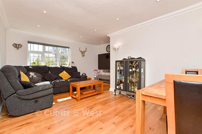 2 Bedroom Maisonette For Sale In West Hill, Epsom, Surrey, KT19