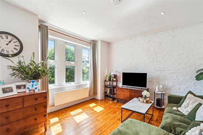 2 Bedroom Flat To Rent In Kilburn Lane, London, W10