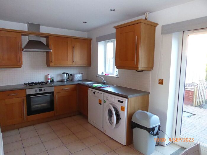 5 Bedroom Mews To Rent In Godwin Way, Stoke-On-Trent, ST4