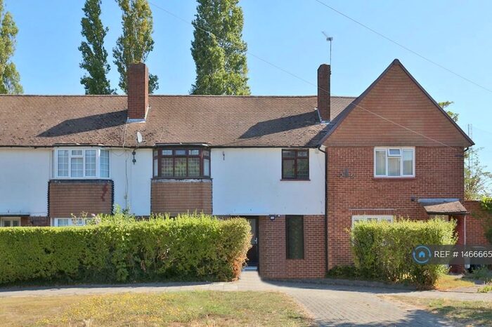 Studio To Rent In Imperial Way, London, BR7