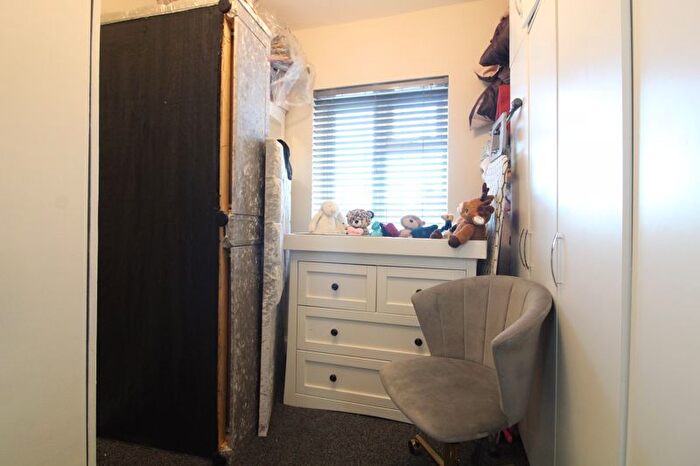 3 Bedroom Terraced House For Sale In Solway Road South, Luton, LU3