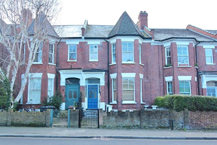 2 Bedroom Flat To Rent In Manor Road, N16