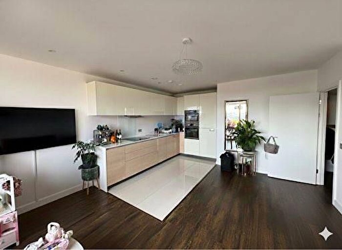 1 Bedroom Flat To Rent In Copt Place, London, NW7