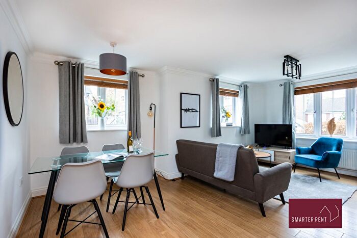 2 Bedroom Flat To Rent In Fircroft Road, Englefield Green, Egham, Surrey, TW20