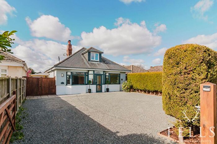 4 Bedroom Detached House For Sale In Christchurch Road, Kingston, BH24