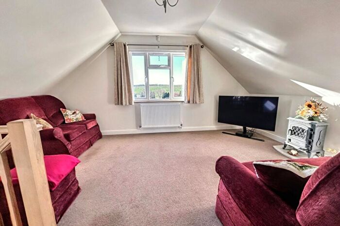 4 Bedroom Detached House For Sale In Sturminster Marshall, BH21