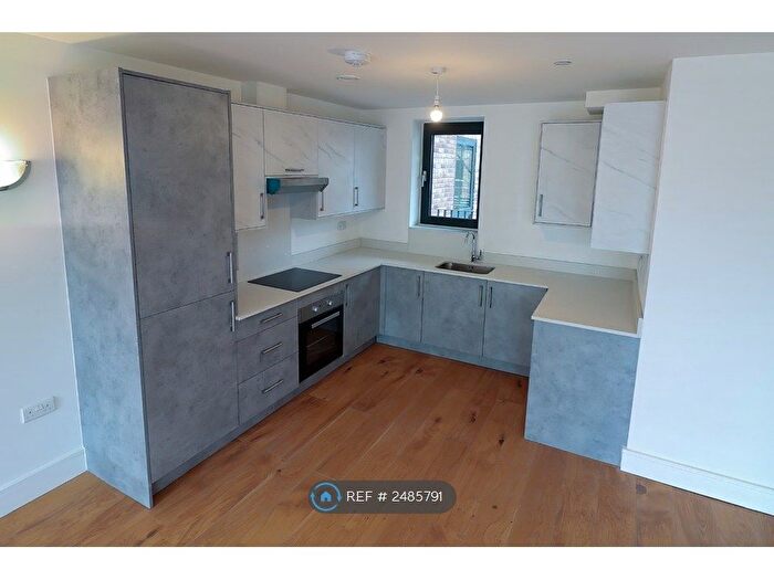 2 Bedroom Flat To Rent In Meadow House, Hounslow, TW4