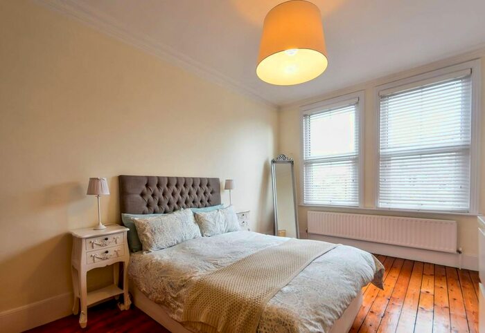 2 Bedroom Flat To Rent In Downs Road, Beckenham BR3