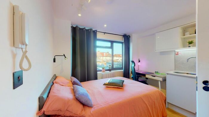 Studio To Rent In Court Way, London, W3