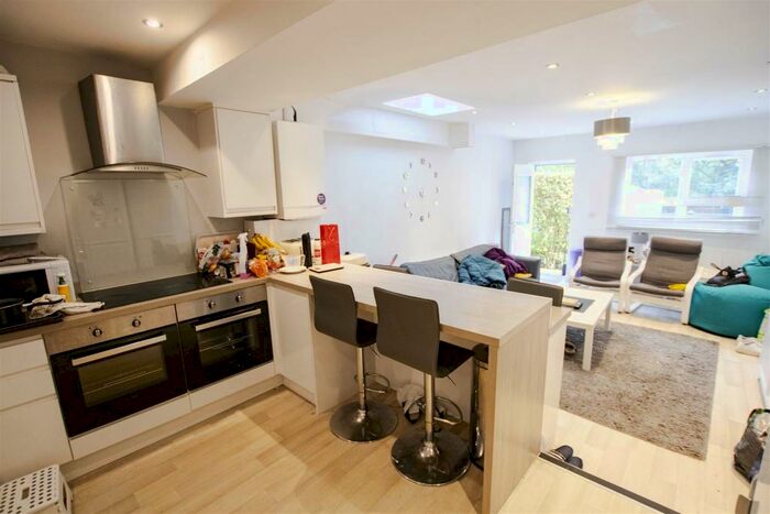 6 Bedroom House To Rent In Heeley Road, Birmingham, B29