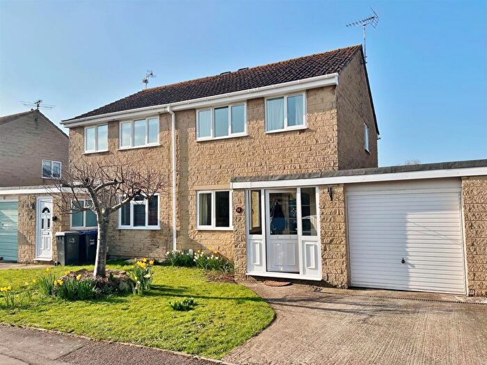 3 Bedroom Semi-Detached House For Sale In Fitzmaurice Close, Bradford-On-Avon, BA15