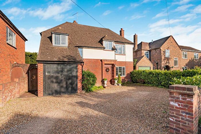 3 Bedroom Detached House For Sale In Queens Avenue, Byfleet, West Byfleet, Surrey, KT14