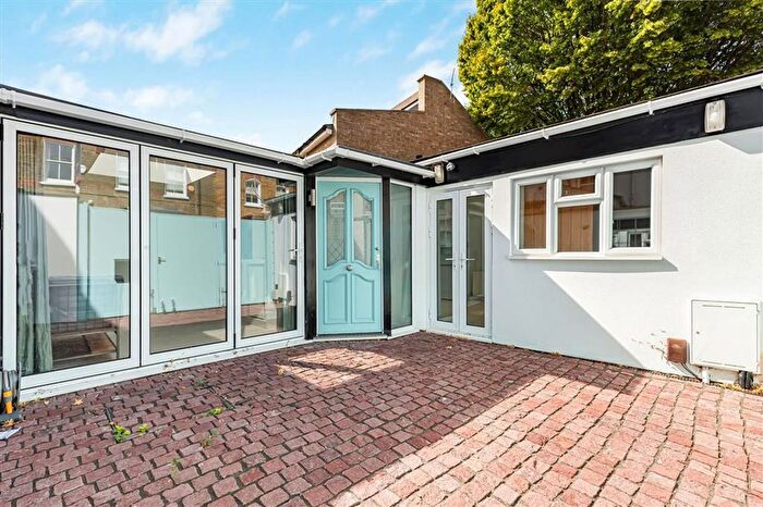 1 Bedroom Property For Sale In Cross Street, Barnes, SW13