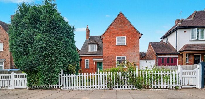 3 Bedroom Detached House For Sale In Shirley Avenue, Stoneygate, Leicester, LE2